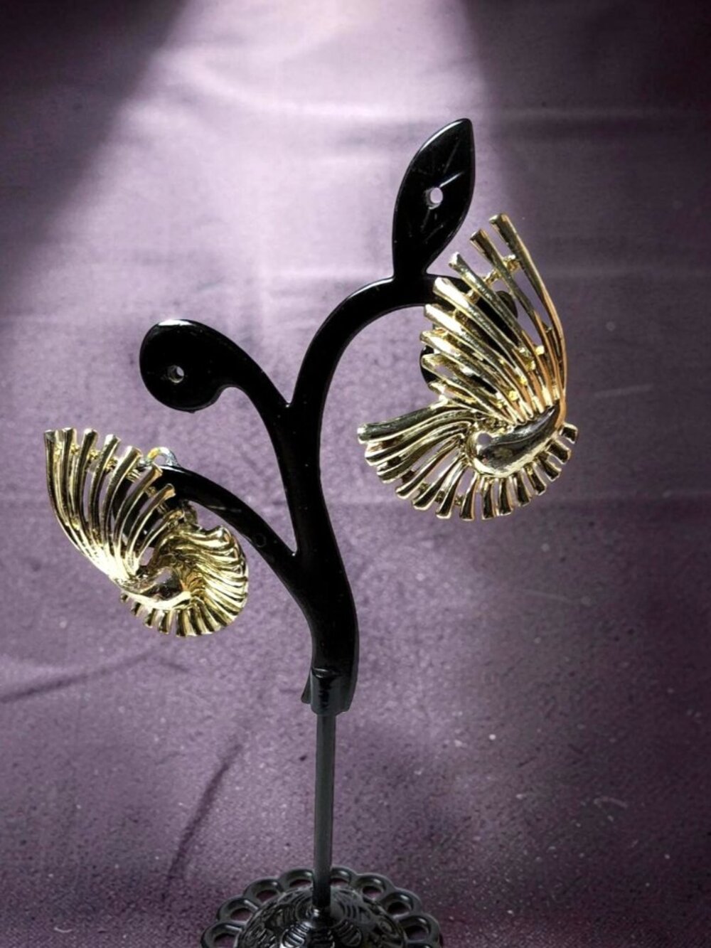 Vintage Silver Tone Fan Shaped Art Deco Clip on Earrings